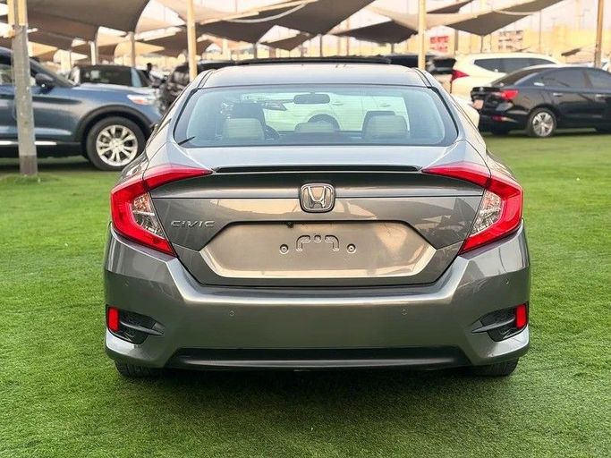 Used Honda Civic X, 1.6 l, 2020 in Sharjah by Almasar Used Cars, Grey color. GCC Specs | AUTO.AE