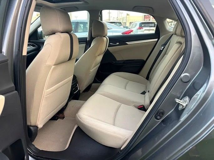 Used Honda Civic X, 1.6 l, 2020 in Sharjah by Almasar Used Cars, Grey color. GCC Specs | AUTO.AE