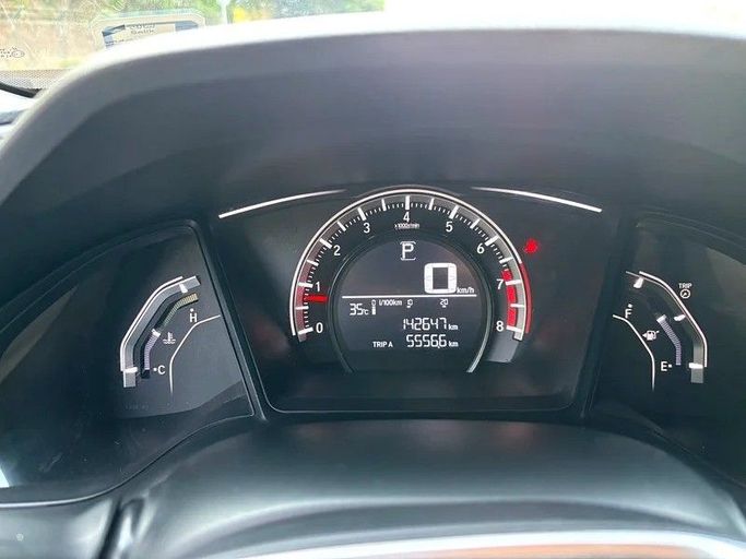 Used Honda Civic X, 1.6 l, 2018 in Sharjah by Almasar Used Cars, Silver color. GCC Specs | AUTO.AE