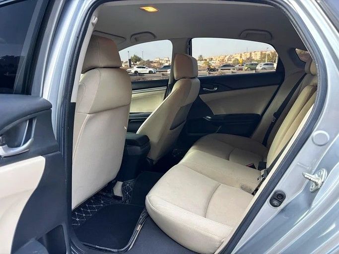 Used Honda Civic X, 1.6 l, 2018 in Sharjah by Almasar Used Cars, Silver color. GCC Specs | AUTO.AE