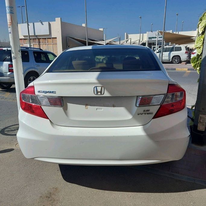 Used Honda Civic VIII Facelift, 1.8 l, 2012 in Sharjah by Al Qanaah Used Cars, White color. GCC Specs | AUTO.AE