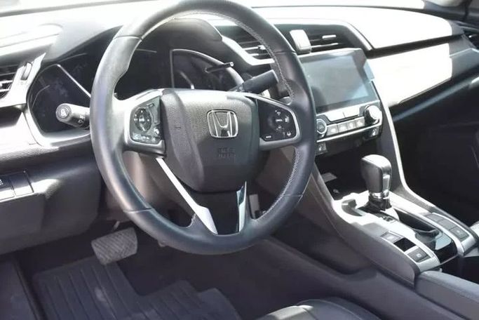 Подержанный Honda Civic X, 2.0 л, 2019 в Шардже от Alfaris Used Cars Белый цвет. Other | AUTO.AE