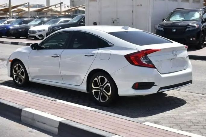 Подержанный Honda Civic X, 2.0 л, 2019 в Шардже от Alfaris Used Cars Белый цвет. Other | AUTO.AE