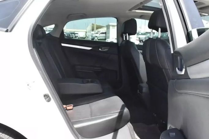 Подержанный Honda Civic X, 2.0 л, 2019 в Шардже от Alfaris Used Cars Белый цвет. Other | AUTO.AE