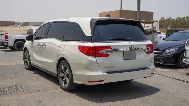 Used Honda Odyssey V Facelift, 2.4 l, 2019 in Sharjah by Alnujoom Al Malakiah Used Cars, White color. GCC Specs | AUTO.AE