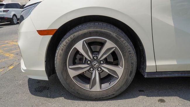 Used Honda Odyssey V Facelift, 2.4 l, 2019 in Sharjah by Alnujoom Al Malakiah Used Cars, White color. GCC Specs | AUTO.AE