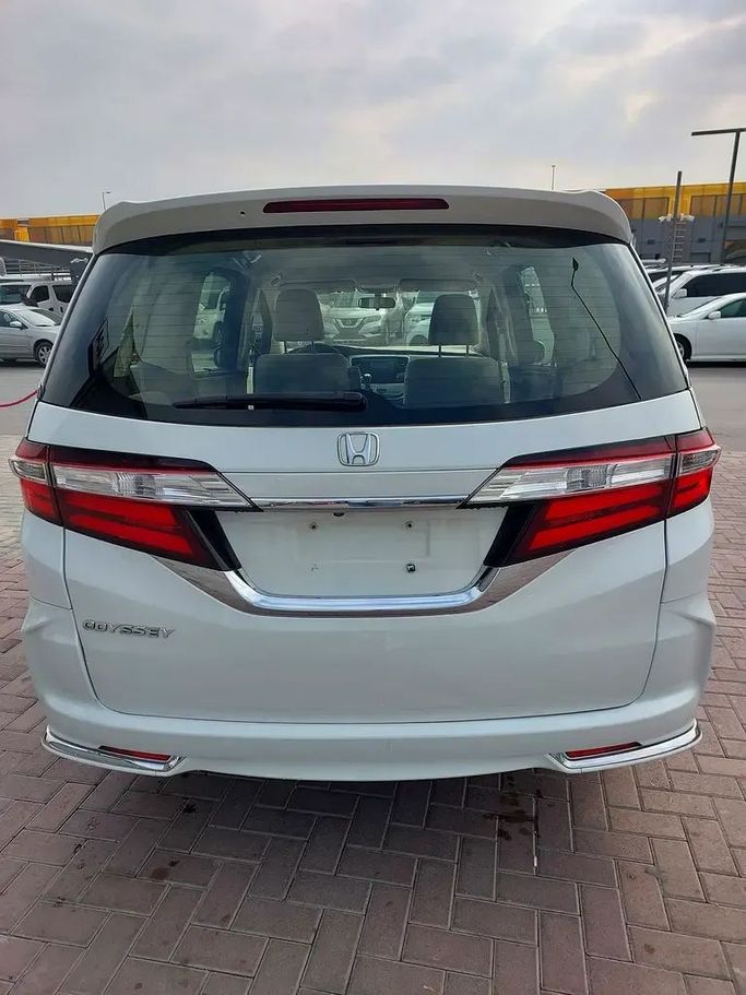 Подержанный Honda Odyssey V Рестайлинг, 2.4 л, 2020 в Шардже от Al Aqsa Used Cars Белый цвет. GCC | AUTO.AE
