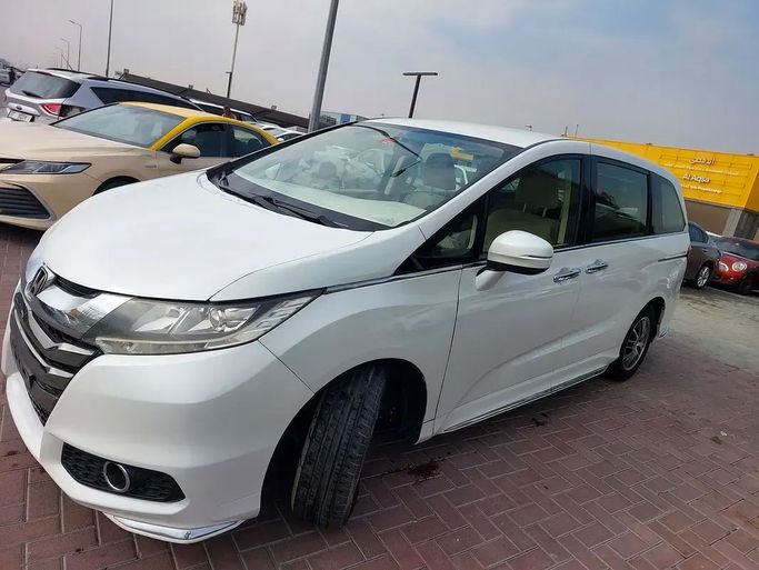 Подержанный Honda Odyssey V Рестайлинг, 2.4 л, 2020 в Шардже от Al Aqsa Used Cars Белый цвет. GCC | AUTO.AE