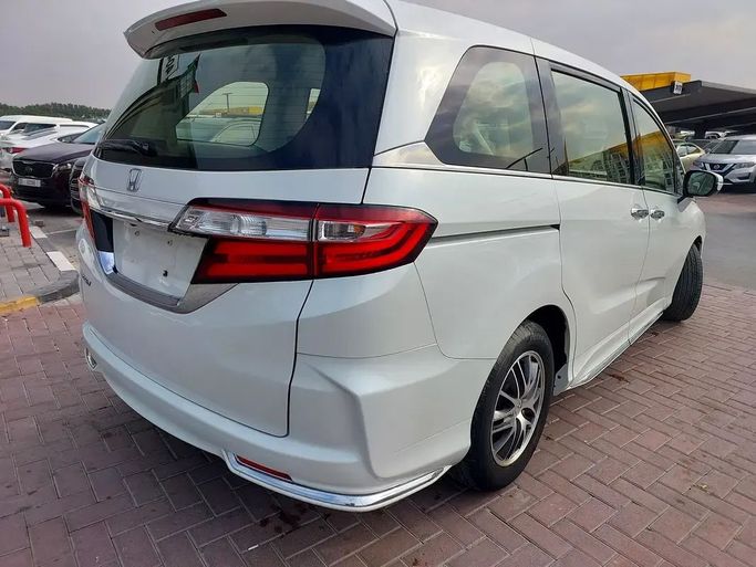 Подержанный Honda Odyssey V Рестайлинг, 2.4 л, 2020 в Шардже от Al Aqsa Used Cars Белый цвет. GCC | AUTO.AE