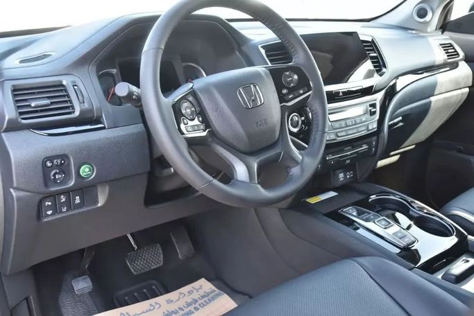 Used Honda Pilot III Facelift, 3.5 l, 2022 in Sharjah by Alfaris Used Cars, Grey color. Other | AUTO.AE