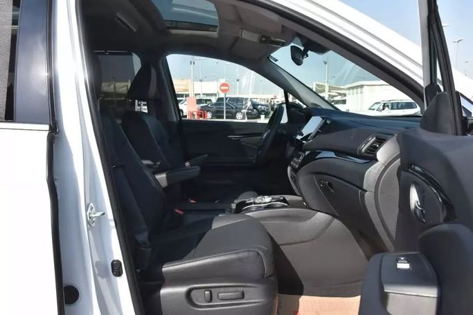 Used Honda Pilot III Facelift, 3.5 l, 2022 in Sharjah by Alfaris Used Cars, White color. Other | AUTO.AE