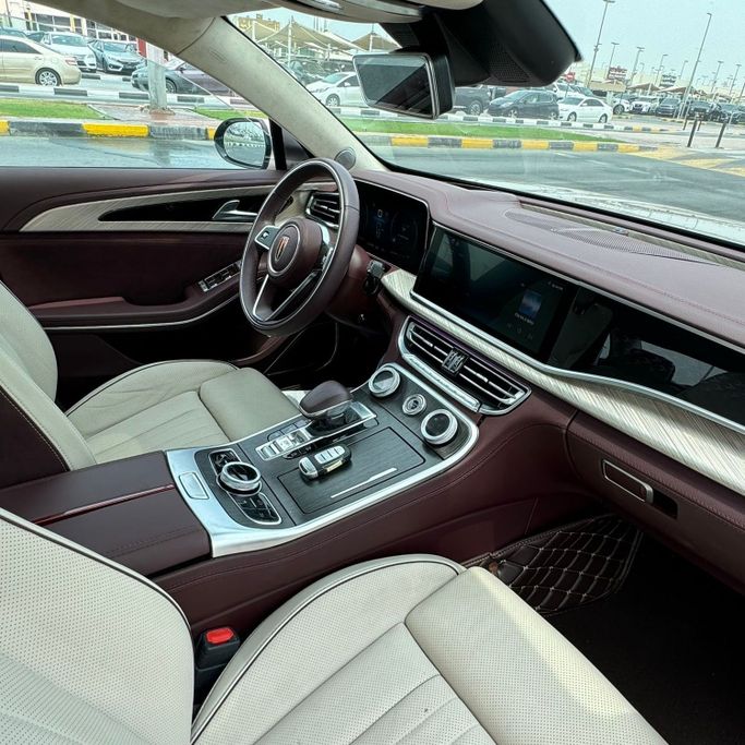 Подержанный Hongqi H9 I, 3.0 л, 2023 в Шардже от Alfaris Used Cars Черный цвет.  | AUTO.AE