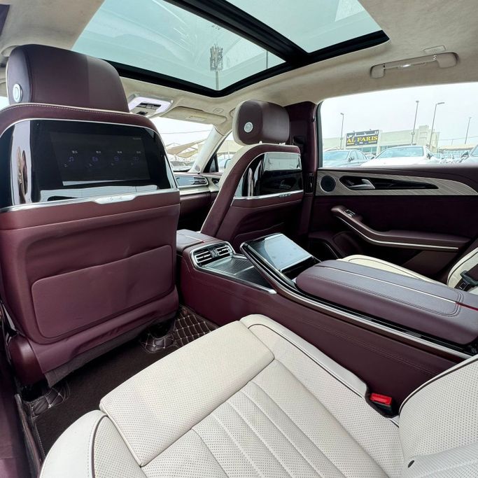 Подержанный Hongqi H9 I, 3.0 л, 2023 в Шардже от Alfaris Used Cars Черный цвет.  | AUTO.AE