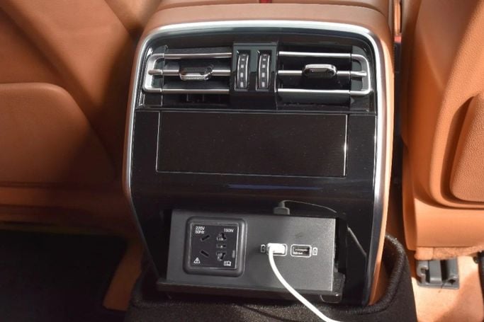 Used Hongqi H9 I, 3.0 l, 2023 in Sharjah by Alfaris Used Cars, Silver color. Other | AUTO.AE