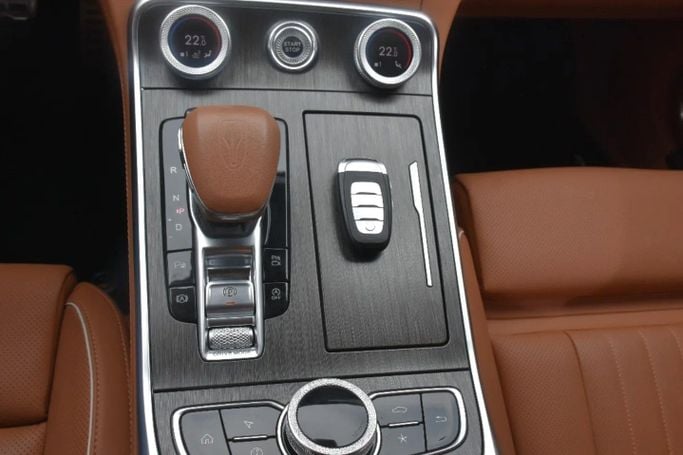 Used Hongqi H9 I, 3.0 l, 2023 in Sharjah by Alfaris Used Cars, Silver color. Other | AUTO.AE