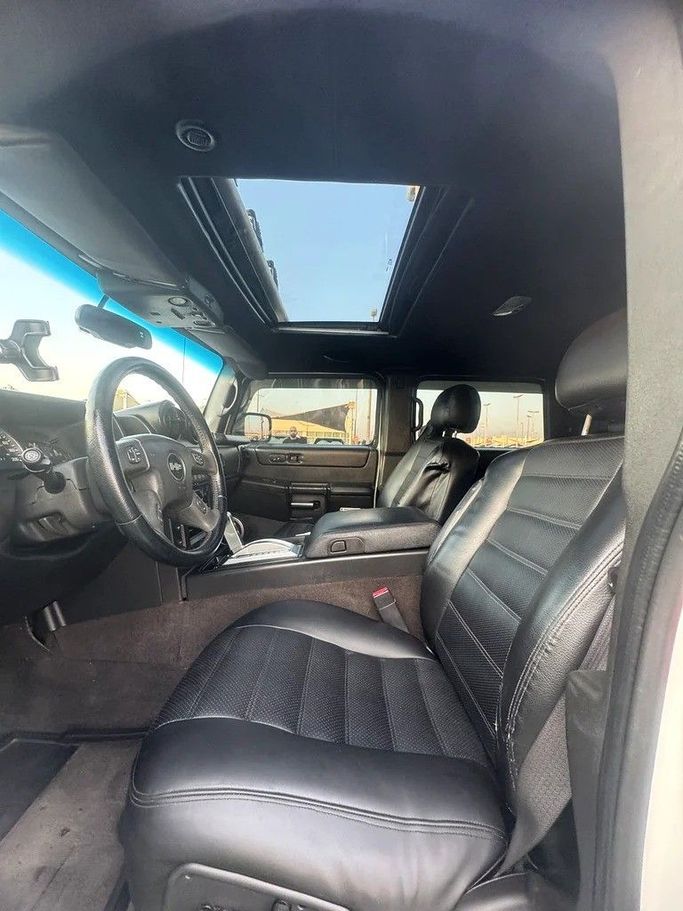 Подержанный Hummer H2 I, 6.0 л, 2006 в Шардже от Al Fakhamah Used Cars Белый цвет. GCC | AUTO.AE