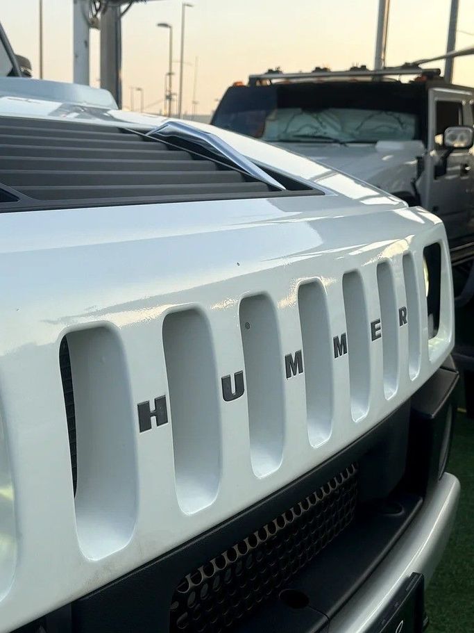 Подержанный Hummer H2 I, 6.0 л, 2006 в Шардже от Al Fakhamah Used Cars Белый цвет. GCC | AUTO.AE