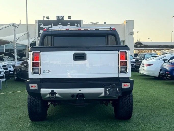 Подержанный Hummer H2 I, 6.0 л, 2006 в Шардже от Al Fakhamah Used Cars Белый цвет. GCC | AUTO.AE