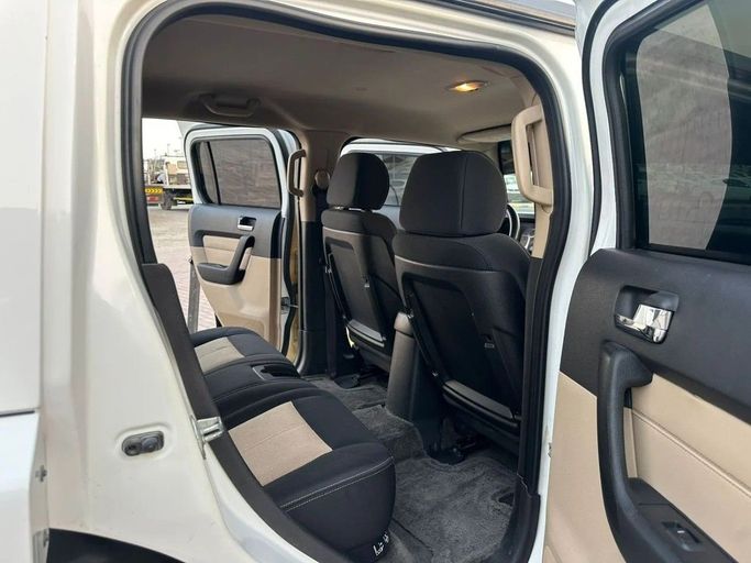 Подержанный Hummer H3, 3.5 л, 2006 в Шардже от Laqtah Used Cars Белый цвет. GCC | AUTO.AE