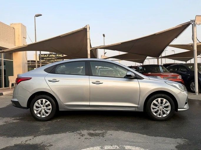 Подержанный Hyundai Accent V Рестайлинг, 1.6 л, 2022 в Шардже от Elmorshedi Motors Серый цвет. GCC | AUTO.AE