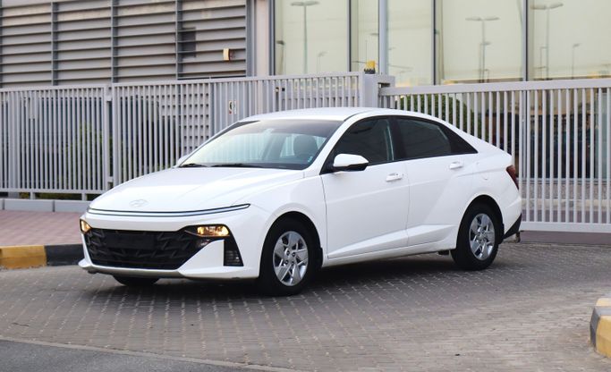 Подержанный Hyundai Accent VI (BN7), 1.5 л, 2024 в Шардже от Sama Al Sham Cars Белый цвет. GCC | AUTO.AE | Объявление #271635