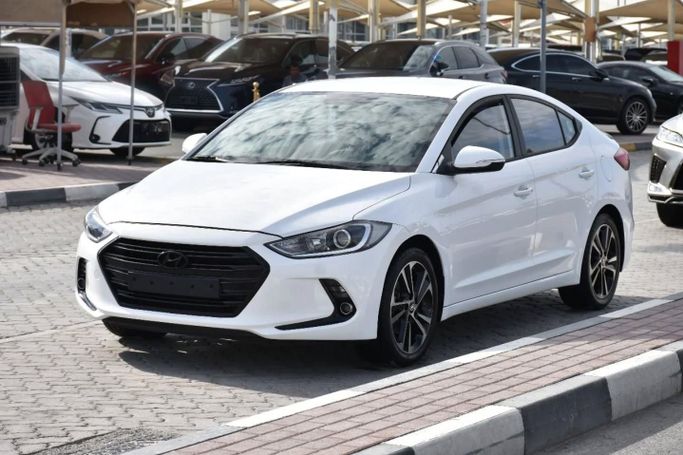 Подержанный Hyundai Avante VI, 1.6 л, 2017 в Шардже от Alfaris Used Cars Белый цвет. Other | AUTO.AE