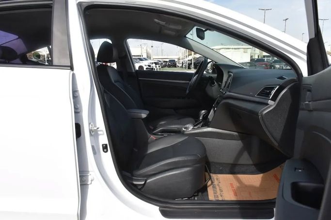 Used Hyundai Avante VI, 1.6 l, 2017 in Sharjah by Alfaris Used Cars, White color. Other | AUTO.AE