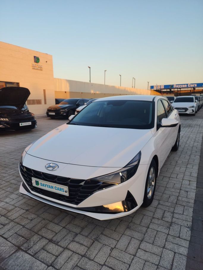 Подержанный Hyundai Avante VII, 1.6 л, 2021 в Шардже от DAYYAN CARS Белый цвет. Корейская | AUTO.AE | Объявление #249198