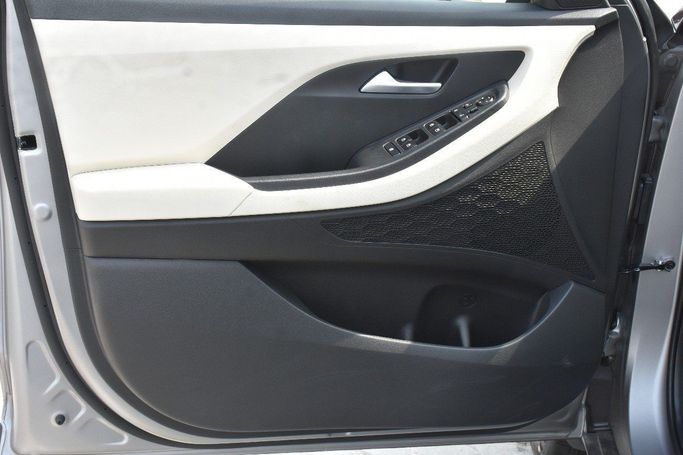 Новый Hyundai Creta II Рестайлинг, 2.0 л, 2025 в Шардже от Alfaris Used Cars Серебристый цвет.  | AUTO.AE
