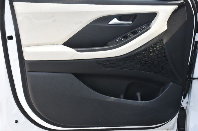 Новый Hyundai Creta II Рестайлинг, 2.0 л, 2025 в Шардже от Alfaris Used Cars Белый цвет.  | AUTO.AE