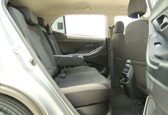 Подержанный Hyundai Creta II Рестайлинг, 1.5 л, 2025 в Шардже от Al Sayed Khamis Used Cars Серебристый цвет. GCC | AUTO.AE