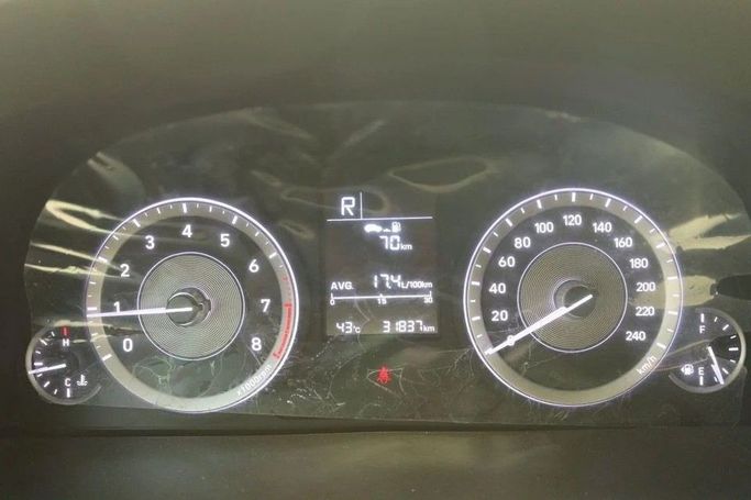Подержанный Hyundai Creta II Рестайлинг, 1.5 л, 2025 в Шардже от Al Sayed Khamis Used Cars Серебристый цвет. GCC | AUTO.AE