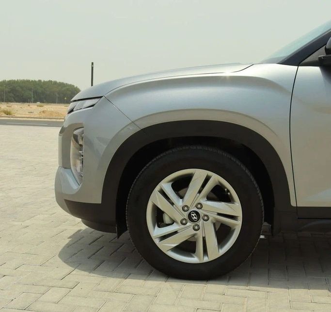 Подержанный Hyundai Creta II Рестайлинг, 1.5 л, 2025 в Шардже от Al Sayed Khamis Used Cars Серебристый цвет. GCC | AUTO.AE