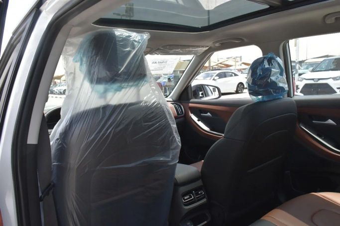 New Hyundai Creta II Facelift, 2.0 l, 2025 in Sharjah by Alfaris Used Cars, White color. GCC Specs | AUTO.AE
