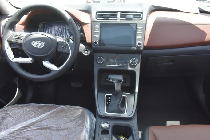 New Hyundai Creta II Facelift, 2.0 l, 2025 in Sharjah by Alfaris Used Cars, White color. GCC Specs | AUTO.AE
