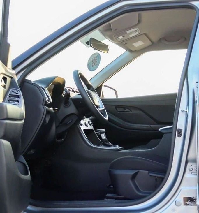 Подержанный Hyundai Creta II, 1.6 л, 2023 в Шардже от Al Sayed Khamis Used Auto Trading Серебристый цвет. GCC | AUTO.AE