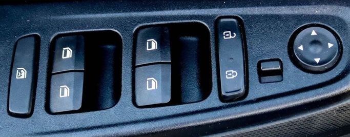 Подержанный Hyundai Creta II, 1.6 л, 2023 в Шардже от Al Sayed Khamis Used Auto Trading Серебристый цвет. GCC | AUTO.AE