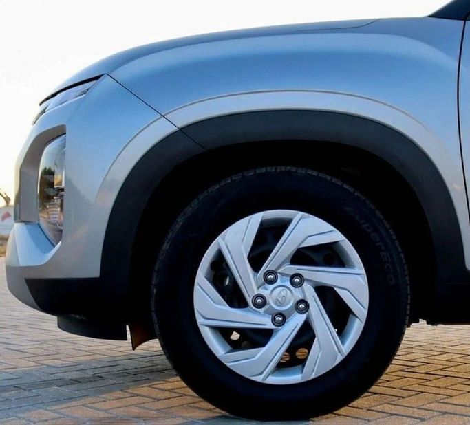 Подержанный Hyundai Creta II, 1.6 л, 2023 в Шардже от Al Sayed Khamis Used Auto Trading Серебристый цвет. GCC | AUTO.AE