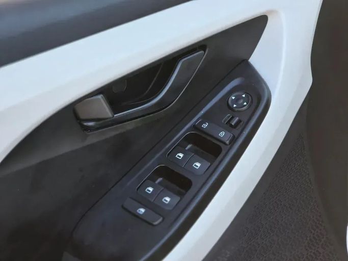 Подержанный Hyundai Creta II, 1.6 л, 2021 в Шардже от Al Sayed Ezzat Khamis Белый цвет. GCC | AUTO.AE