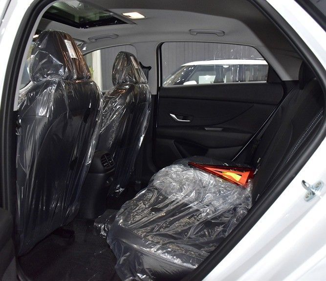 Новый Hyundai Elantra VII (CN7) Рестайлинг, 1.6 л, 2025 в Шардже от Honey Gidosha Used Cars Tr. Белый цвет.  | AUTO.AE