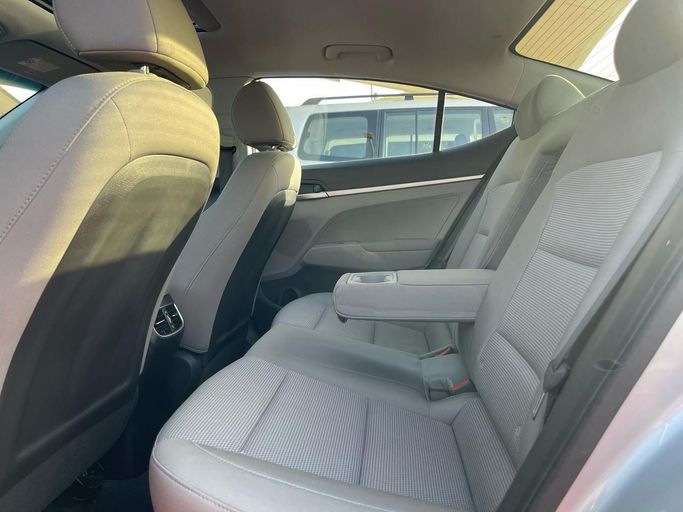 Новый Hyundai Elantra VI (AD) Рестайлинг, 2.0 л, 2020 в Шардже от Al Aram Cars Серебристый цвет. GCC | AUTO.AE