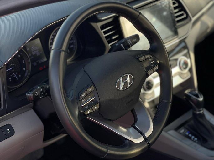 Новый Hyundai Elantra VI (AD) Рестайлинг, 2.0 л, 2020 в Шардже от Al Aram Cars Серебристый цвет. GCC | AUTO.AE