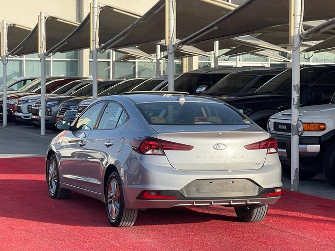 Новый Hyundai Elantra VI (AD) Рестайлинг, 2.0 л, 2020 в Шардже от Al Aram Cars Серебристый цвет. GCC | AUTO.AE