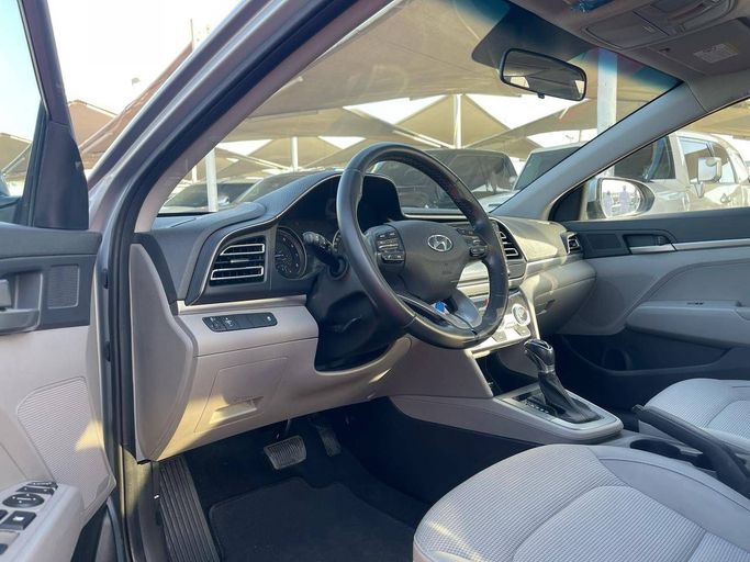 Новый Hyundai Elantra VI (AD) Рестайлинг, 2.0 л, 2020 в Шардже от Al Aram Cars Серебристый цвет. GCC | AUTO.AE