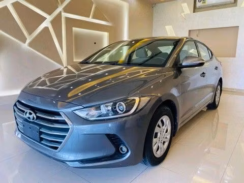 Подержанный Hyundai Elantra VI (AD), 2.0 л, 2017 в Шардже от Alhamoor Used Cars Серый цвет. GCC | AUTO.AE