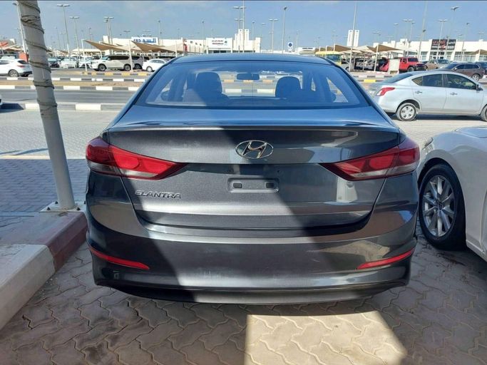 Подержанный Hyundai Elantra VI (AD), 2.0 л, 2016 в Шардже от Alhamoor Used Cars Серый цвет. GCC | AUTO.AE