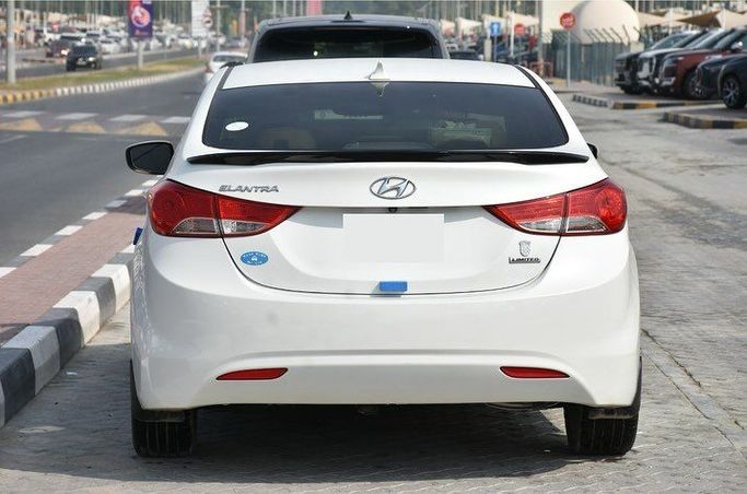 Used Hyundai Elantra V (MD) Facelift, 1.8 l, 2013 in Sharjah by Alfaris Used Cars, White color.  | AUTO.AE