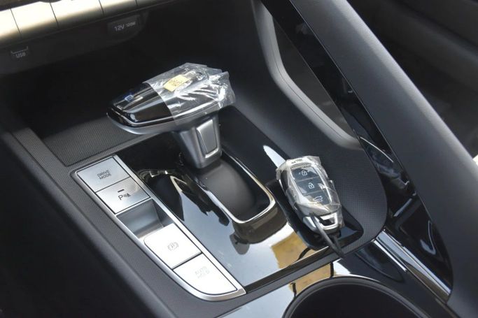 New Hyundai Elantra VII (CN7) Facelift, 1.6 l, 2024 in Sharjah by Alfaris Used Cars, White color. Other | AUTO.AE