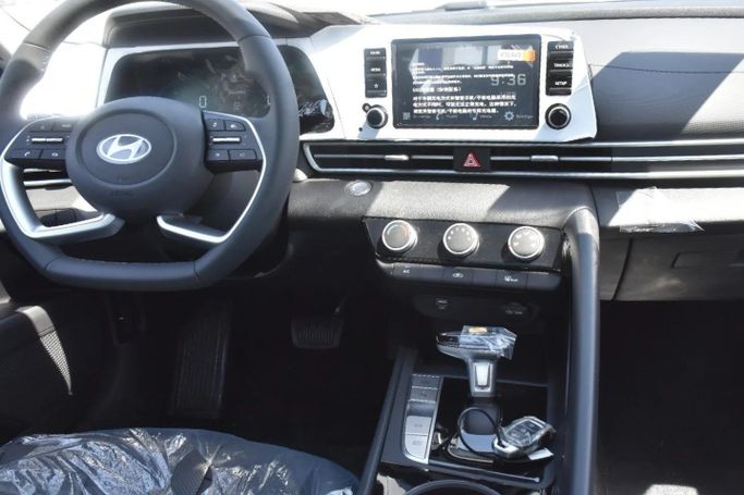 New Hyundai Elantra VII (CN7) Facelift, 1.6 l, 2024 in Sharjah by Alfaris Used Cars, White color. Other | AUTO.AE