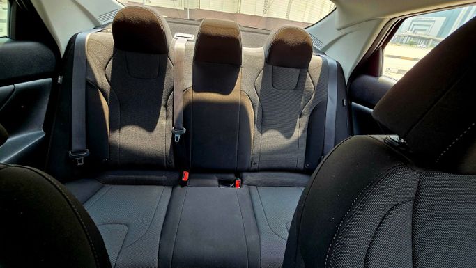 Used Hyundai Elantra VII (CN7) Facelift, 1.6 l, 2024 in Sharjah, Silver color. American Specs | AUTO.AE